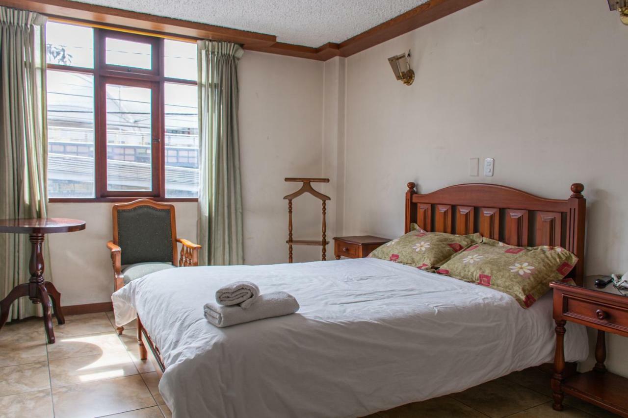 Hotel Cumanda Alfaro Exteriör bild